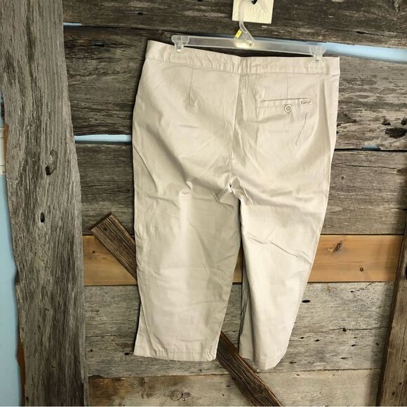 𝅺wilson Size 14 Tan Button Front Pocket, Capri Pants - Picture 3 of 4